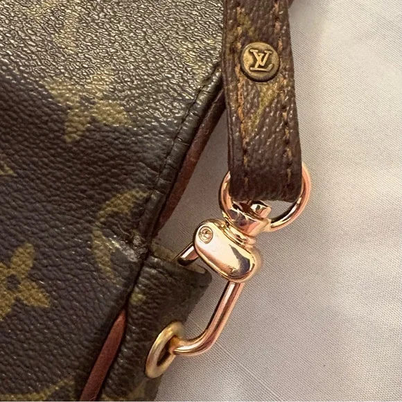 Louis Vuitton VINTAGE Mini Pouch (professionally repaired; read details) - Picture 6 of 14